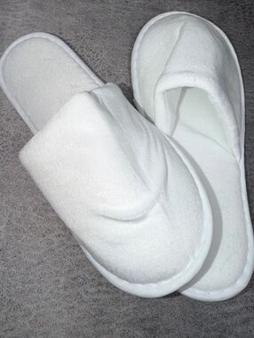 NEW Women's Plush Fleece House Slippers White Soft Cozy Indoor Slippers SZ 9-10